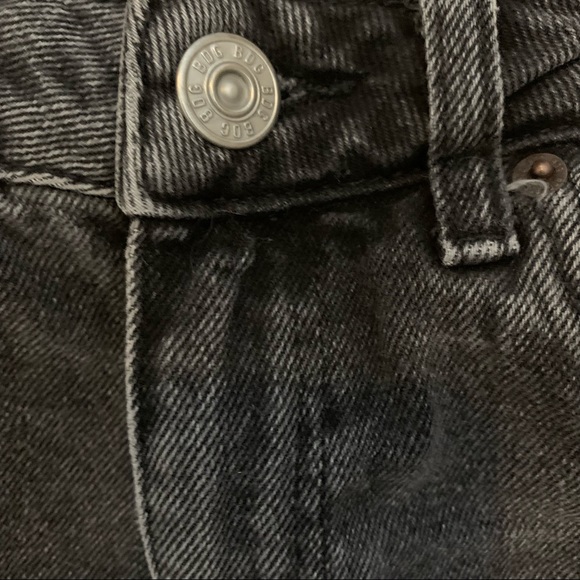 SOLD BDG High Rise Washed Black Denim Mom Shorts Sz 27 - Picture 4 of 11